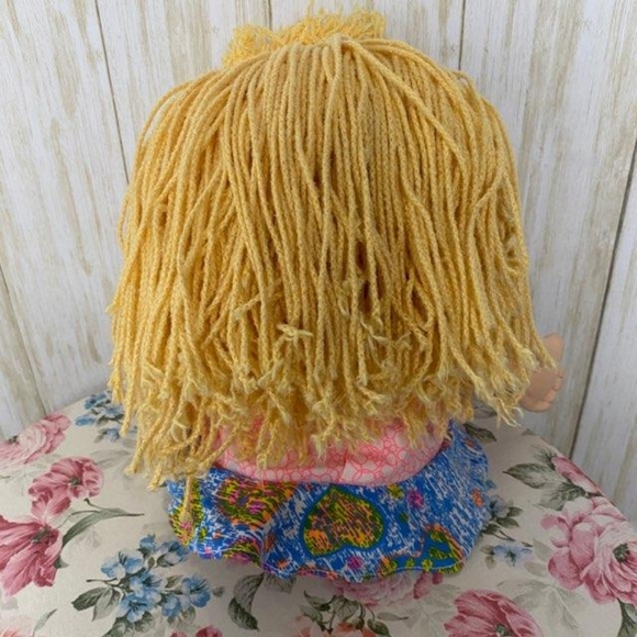 Authentic cabbage patch kid doll - Picture 4 of 6